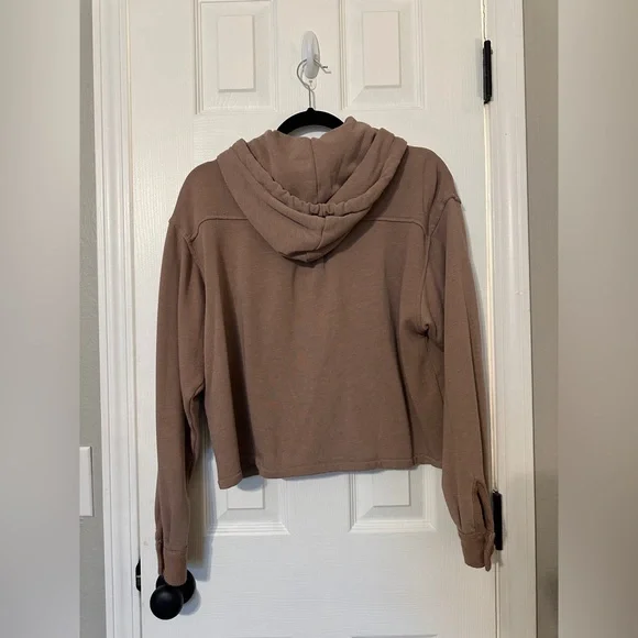 AE Cropped Button Down Hoodie - Picture 12 of 13